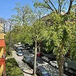 Modern And Cozy Apartment In Good Location